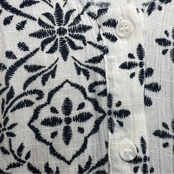 LANE BRYANT White Navy Tunic Top Hi Low Hem Long Sleeve V Neck Button Up Sz 14 - Picture 2 of 10